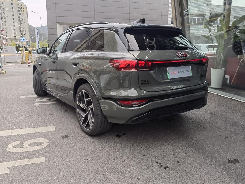 Audi Q6L e-tron, 2025 — фото 3 из 8