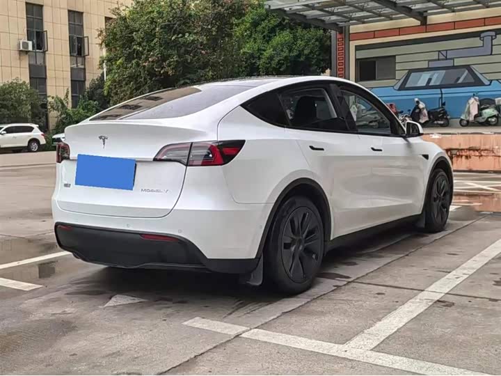 Tesla Model Y, 2023 — фото 5 из 9