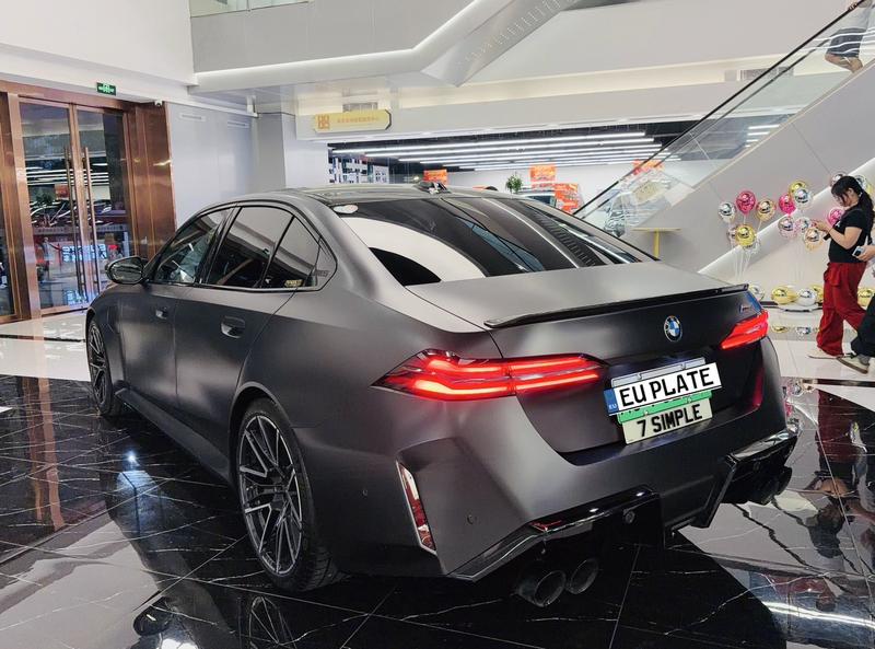 BMW M5 Hybrid, 2025 — фото 4 из 12