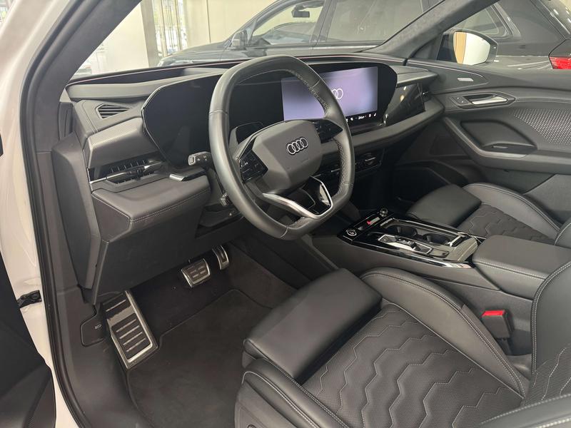 Audi Q6L e-tron, 2025 — фото 5 из 12