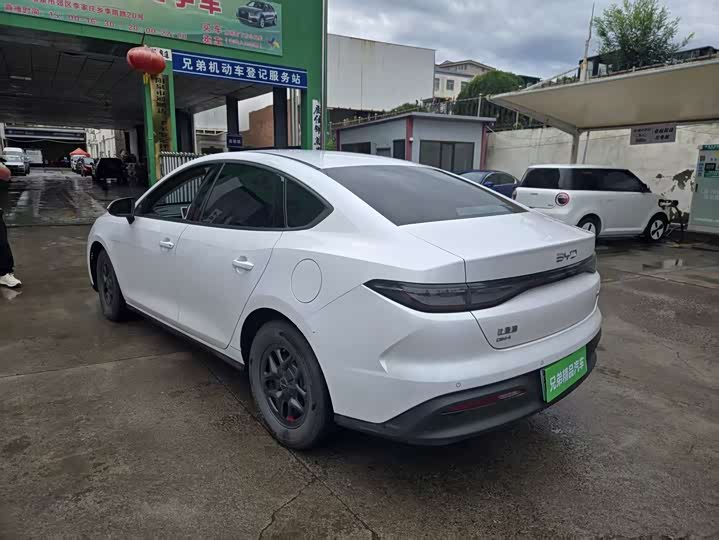 BYD Seal 05 DM-i Hybrid, 2025 — фото 4 из 9