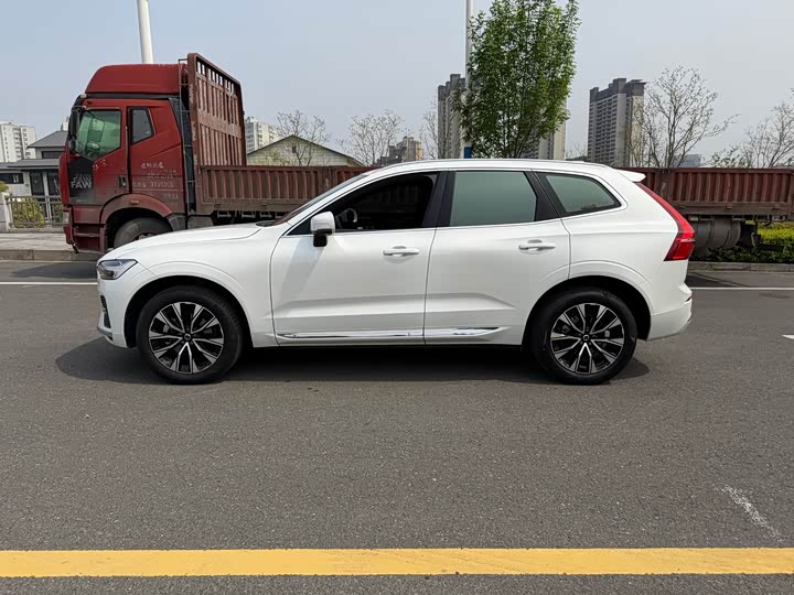 Volvo XC60, 2023 — фото 4 из 9