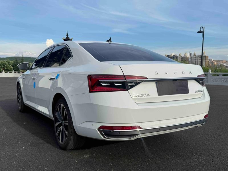 Skoda Superb, 2023 — фото 4 из 12