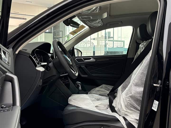 Volkswagen Tiguan L Hybrid, 2025 — фото 9 из 9