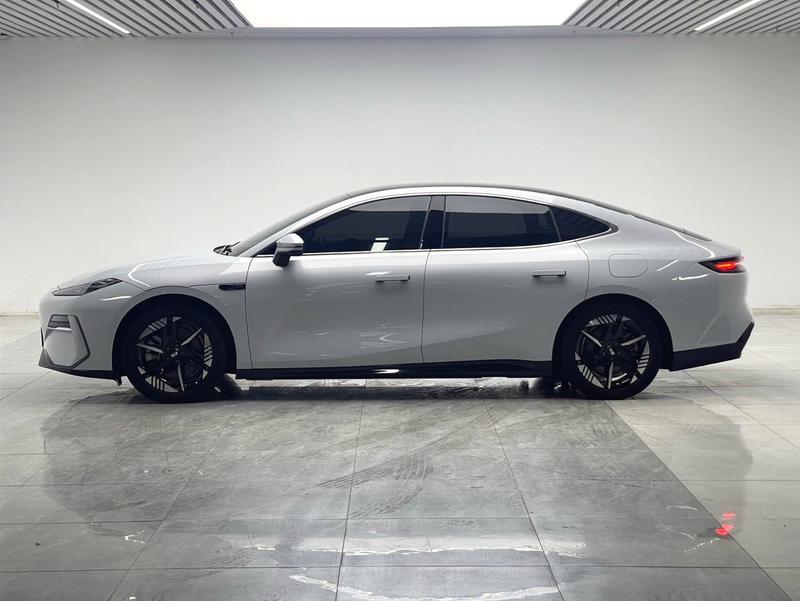 Geely Galaxy E8, 2024 — фото 4 из 11