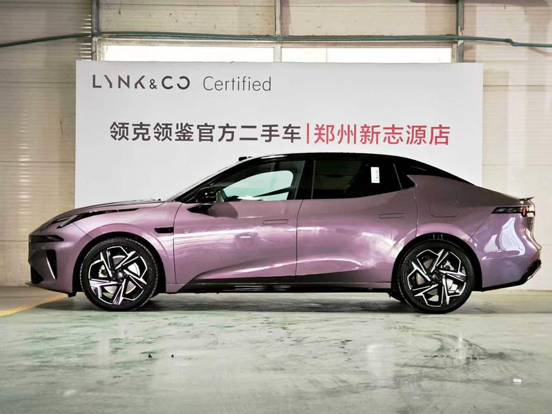 Lynk & Co 07 EM-P Hybrid, 2025 — фото 3 из 12