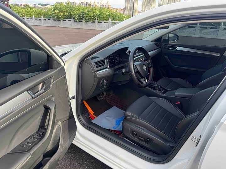 Skoda Superb, 2023 — фото 7 из 9