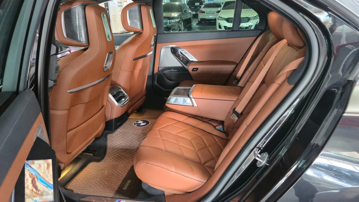 BMW 7 Series, 2024 — фото 9 из 12