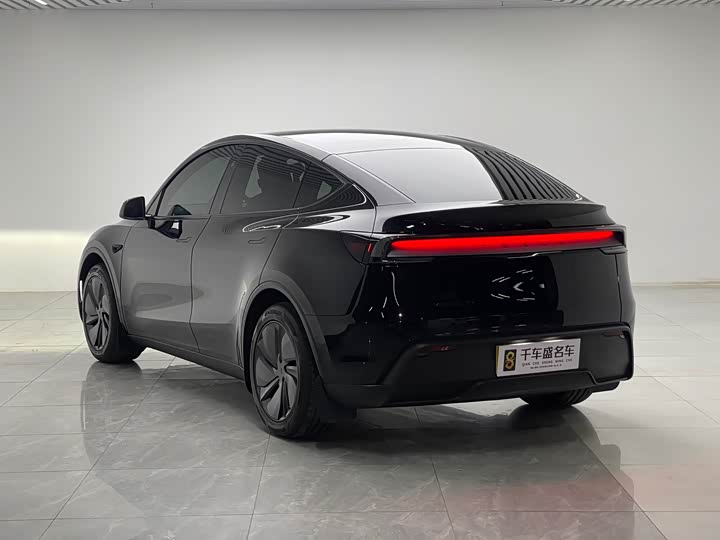 Tesla Model Y, 2026 — фото 4 из 9