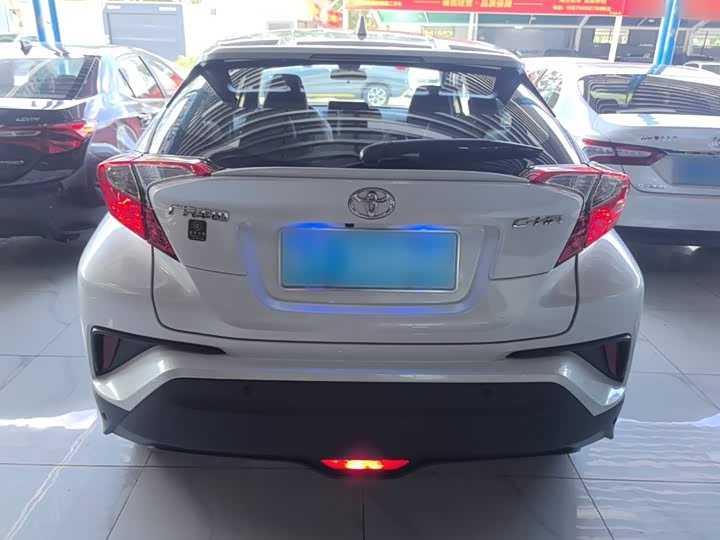 Toyota C-HR, 2022 — фото 6 из 9