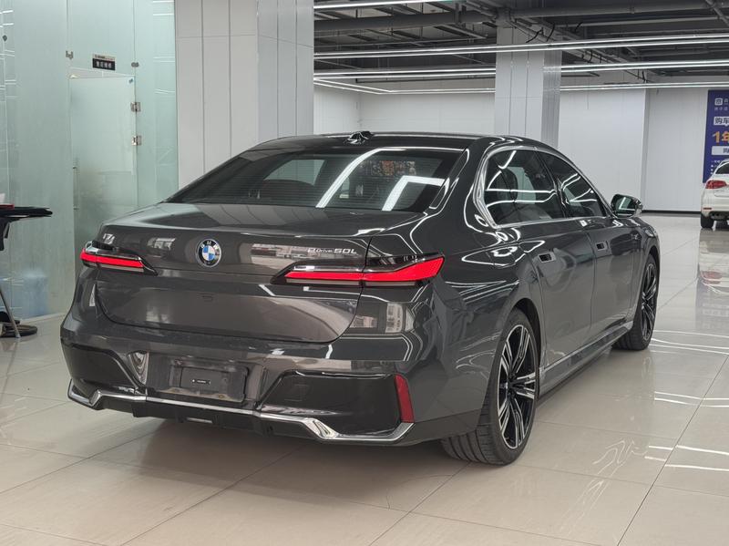 BMW i7, 2025 — фото 4 из 12