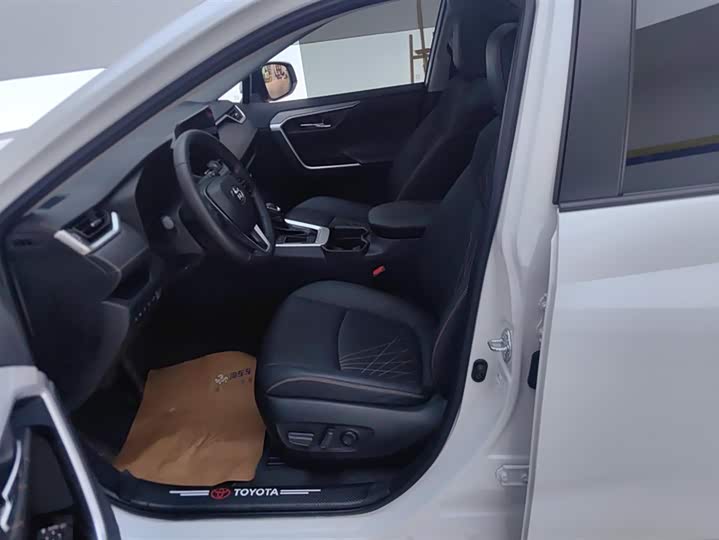 Toyota RAV4, 2025 — фото 9 из 9