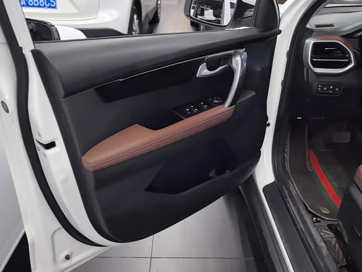 Kia Sportage GT-line, 2023 — фото 7 из 9