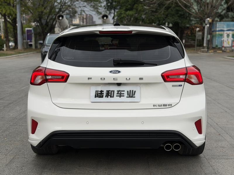 Ford Focus, 2022 — фото 6 из 12