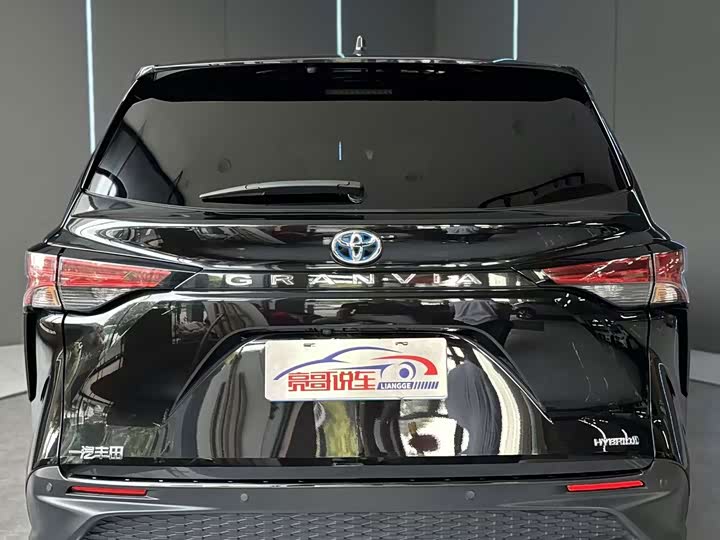 Toyota Granvia, 2024 — фото 7 из 9