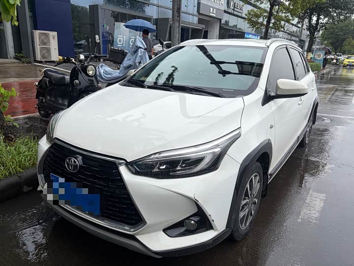 Toyota Yaris L Hatchback, 2022 — купить в Санкт-Петербурге под ключ