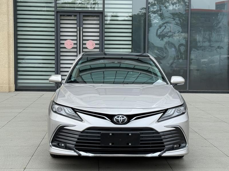 Toyota Camry, 2023 — фото 2 из 12