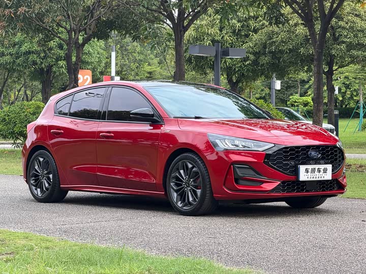 Ford Focus, 2022 — фото 3 из 9