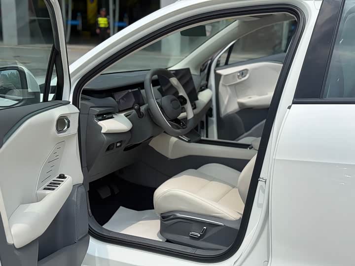 Lynk & Co 06 EM-P Hybrid, 2026 — фото 4 из 9