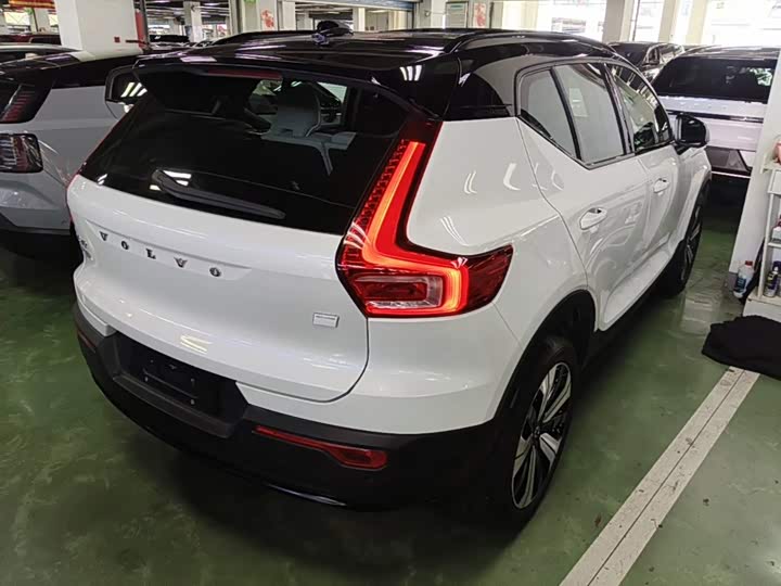 Volvo XC40 EV, 2023 — фото 7 из 9