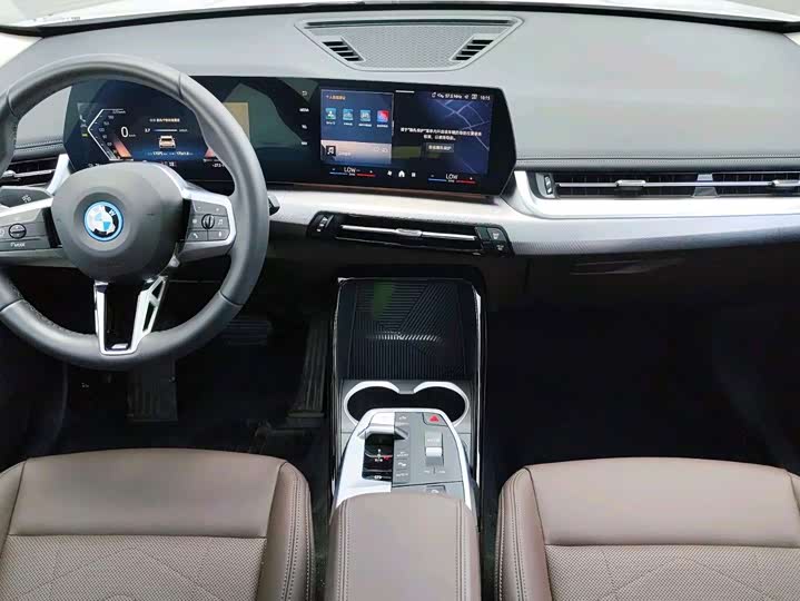 BMW iX1, 2025 — фото 3 из 7
