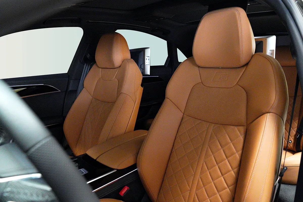 Audi A8, 2023 — фото 6 из 10