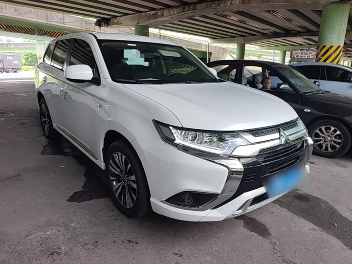 Mitsubishi Outlander, 2023 — фото 4 из 9