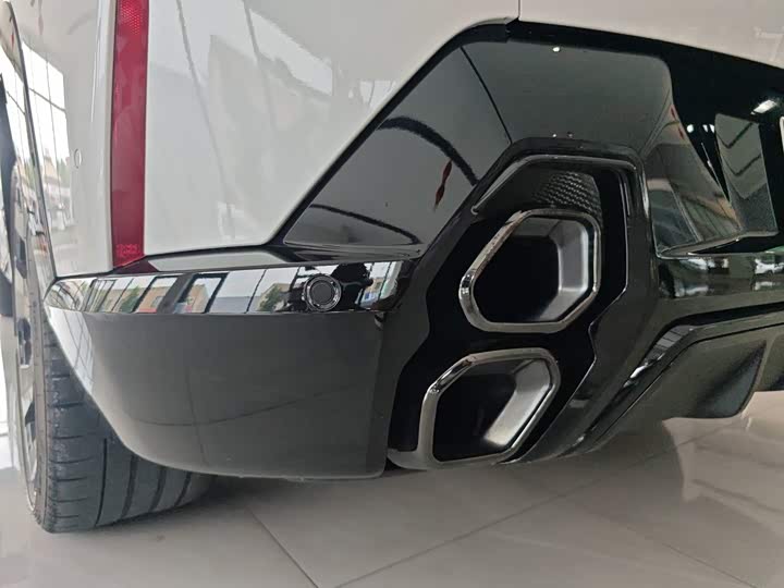 BMW XM, 2025 — фото 3 из 9