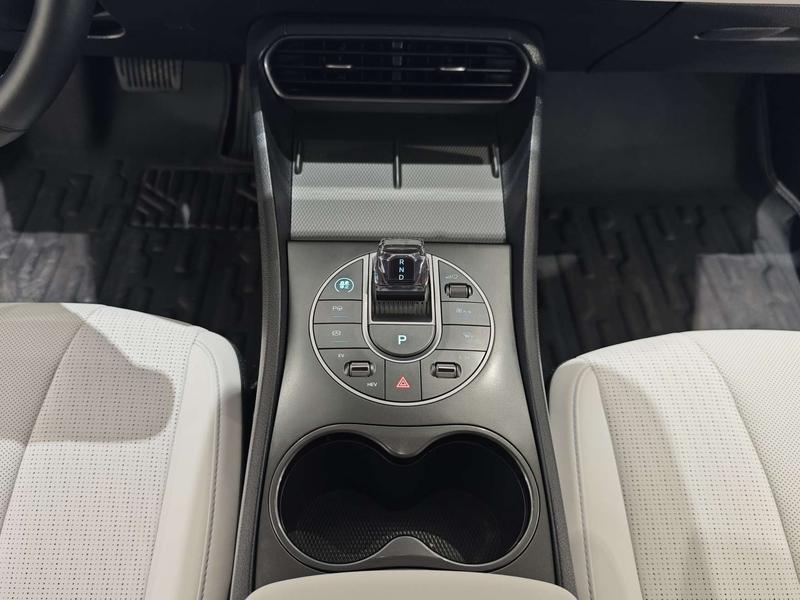 BYD Seal 05 DM-i Hybrid, 2024 — фото 12 из 12
