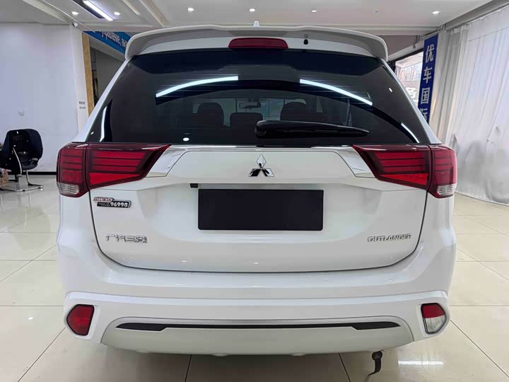 Mitsubishi Outlander, 2021 — фото 5 из 9
