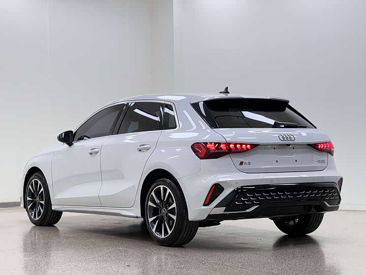 Audi A3, 2024 — фото 6 из 9