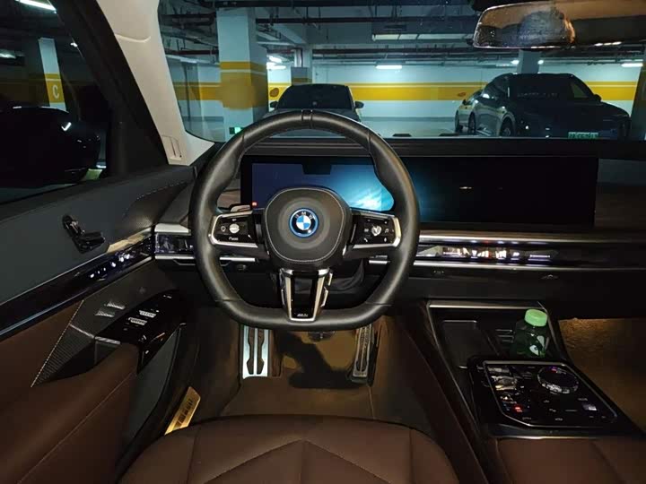 BMW i7, 2024 — фото 3 из 9