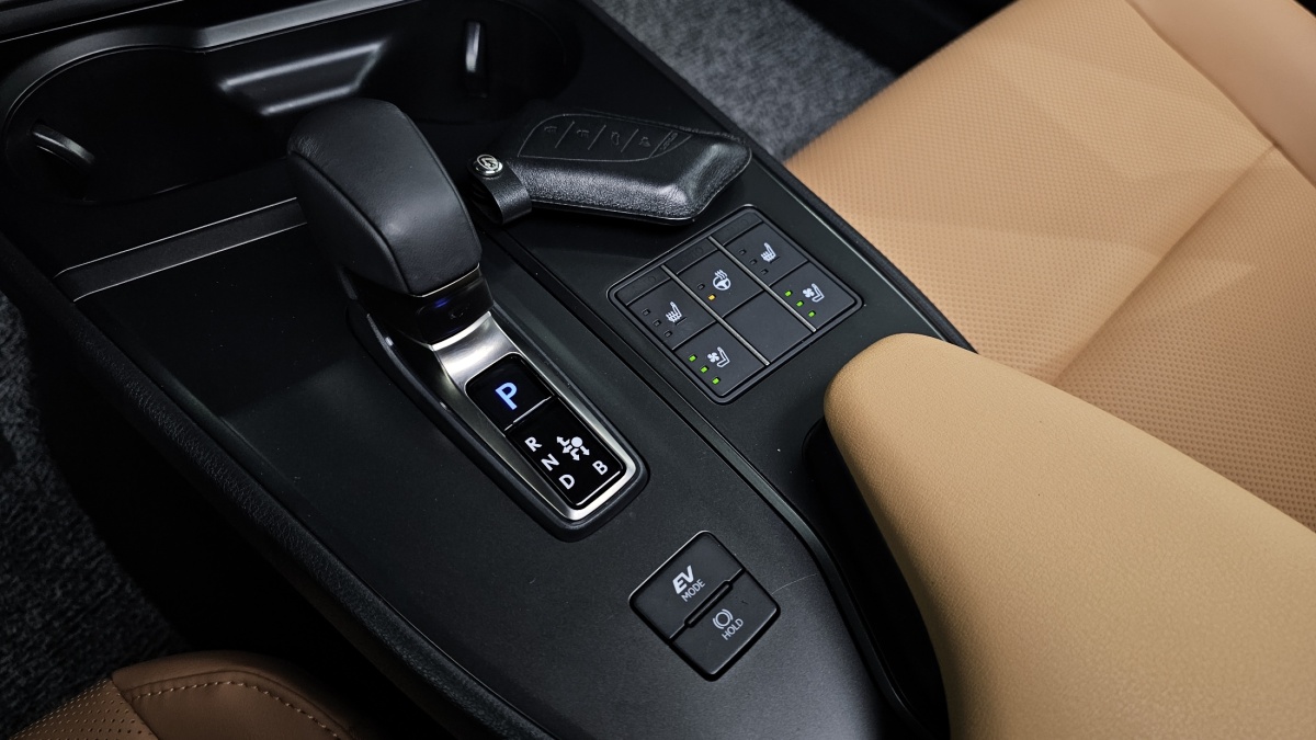 Lexus UX, 2025 — фото 8 из 12