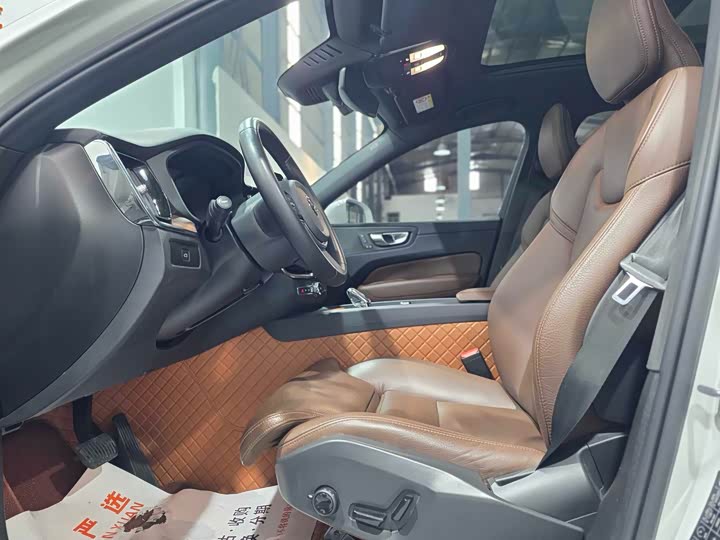 Volvo XC60, 2022 — фото 4 из 9