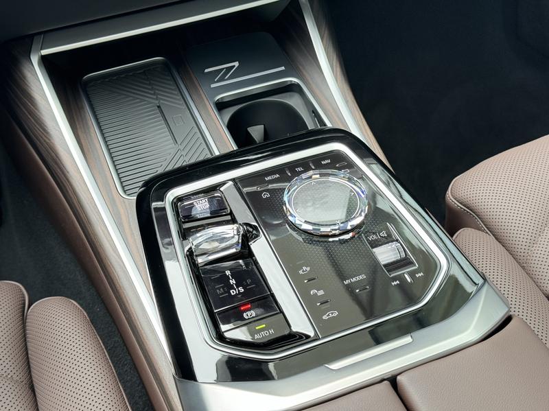 BMW 7 Series, 2025 — фото 10 из 12