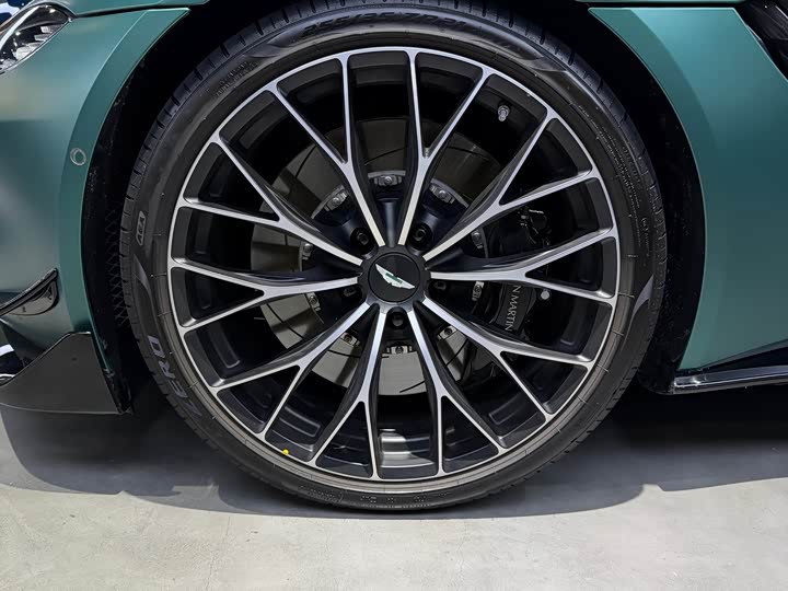 Aston Martin V8 Vantage, 2022 — фото 4 из 9