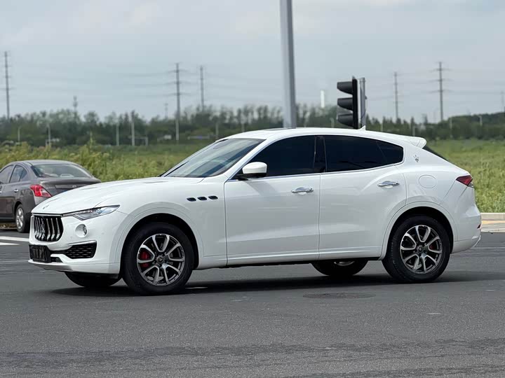 Maserati Levante, 2022 — купить в Кирове под ключ