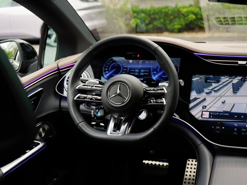 Mercedes-Benz EQE AMG, 2024 — фото 8 из 12