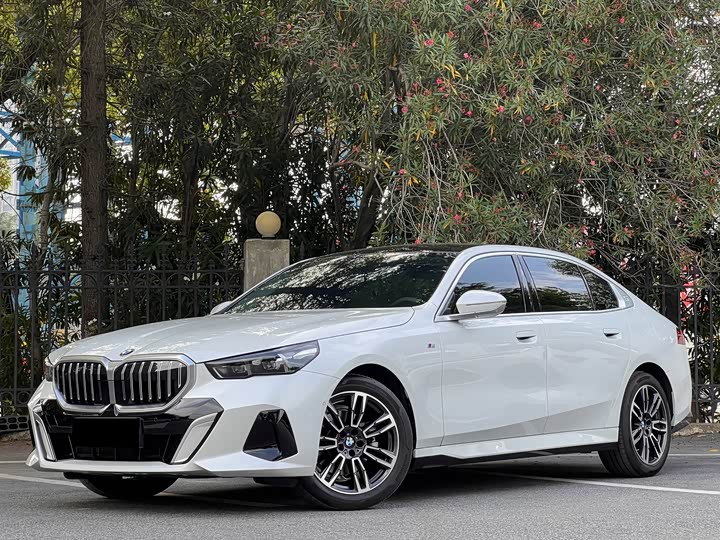 BMW 5 Series, 2025 — купить в Санкт-Петербурге под ключ