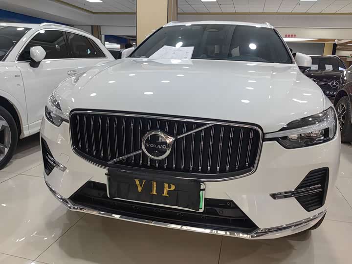 Volvo XC60 Hybrid, 2022 — фото 2 из 9