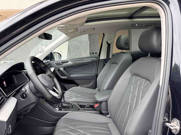 Volkswagen Tiguan L Pro, 2023 — фото 8 из 9