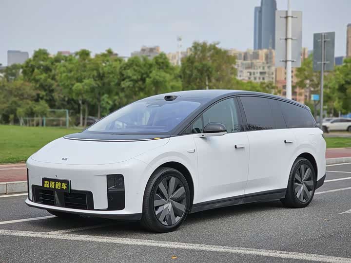 LiXiang i8, 2025 — купить в Воронеже под ключ