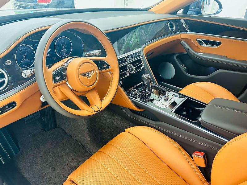 Bentley Flying Spur, 2025 — фото 5 из 8