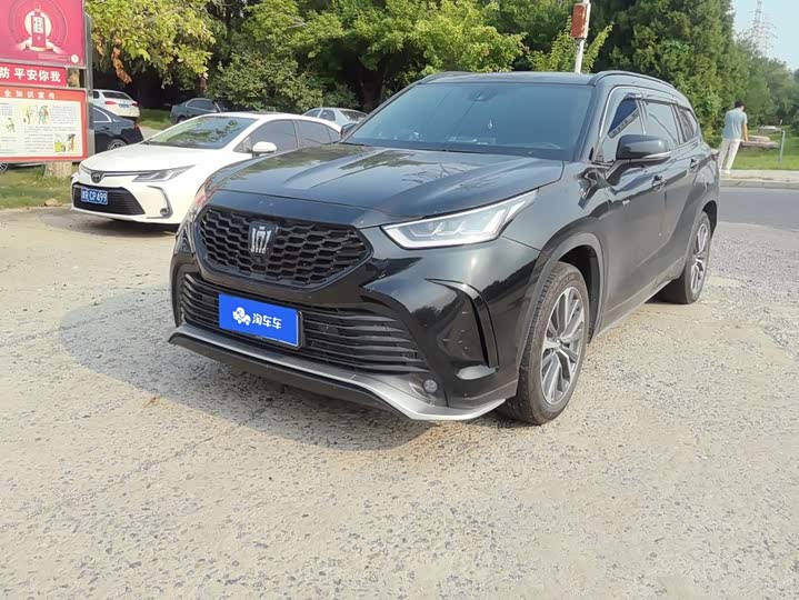 Toyota Crown Kluger, 2025 — купить в Саратове под ключ