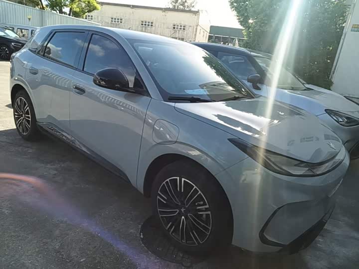 BAIC Arcfox T1, 2025 — фото 4 из 9