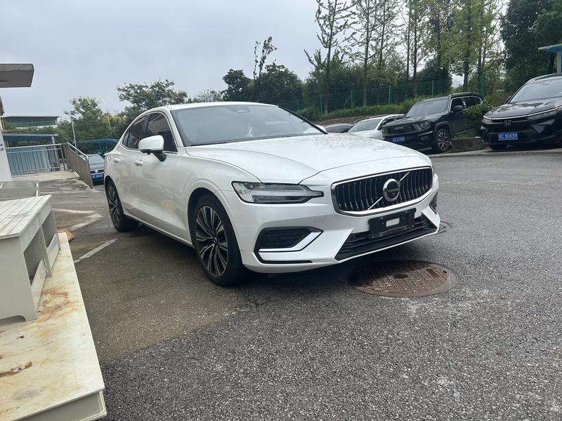 Volvo S60, 2023 — фото 3 из 9