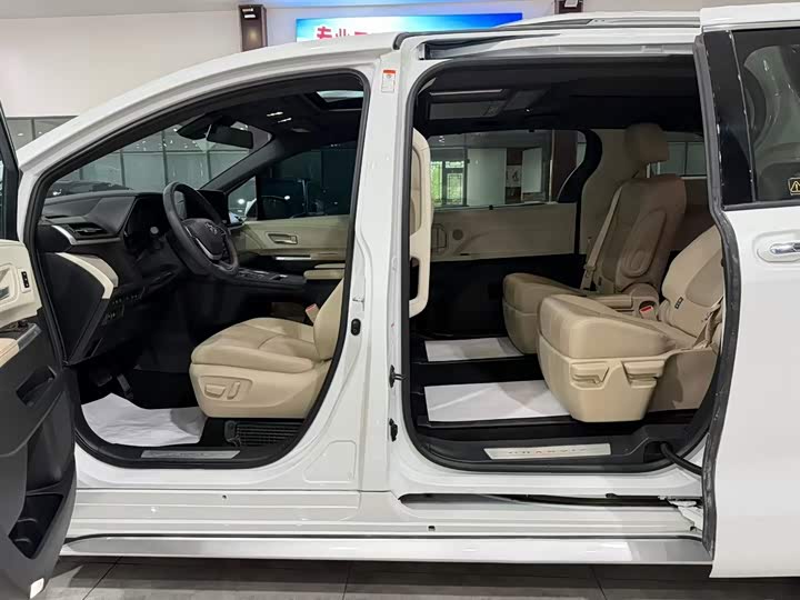 Toyota Granvia, 2023 — фото 8 из 9