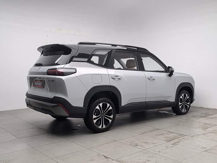Wuling Starlight 560 Hybrid/EV, 2025 — фото 2 из 9