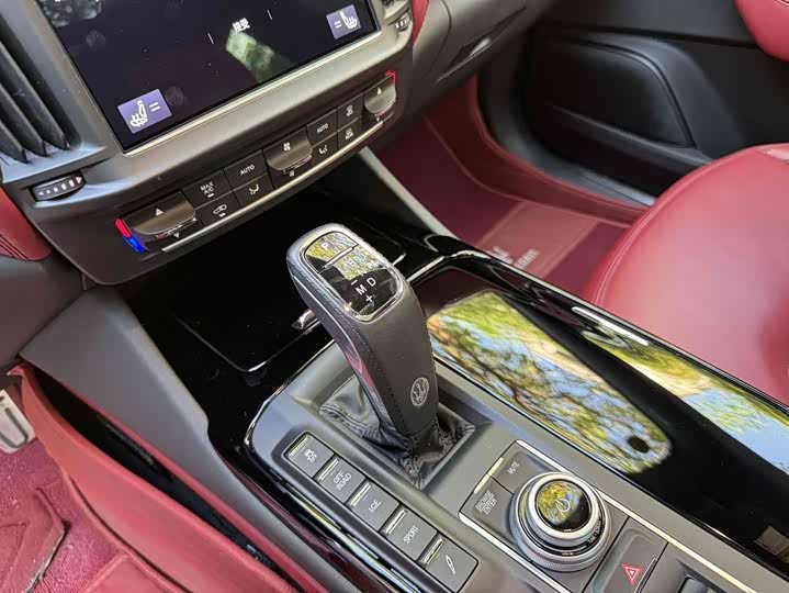 Maserati Levante, 2021 — фото 8 из 9