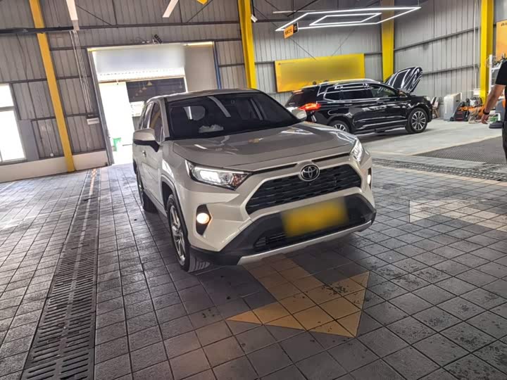 Toyota RAV4, 2022 — фото 4 из 9